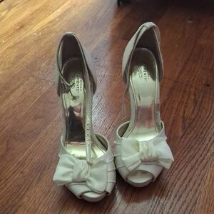 Elegant Cream Peep-Toe Heels with Bow